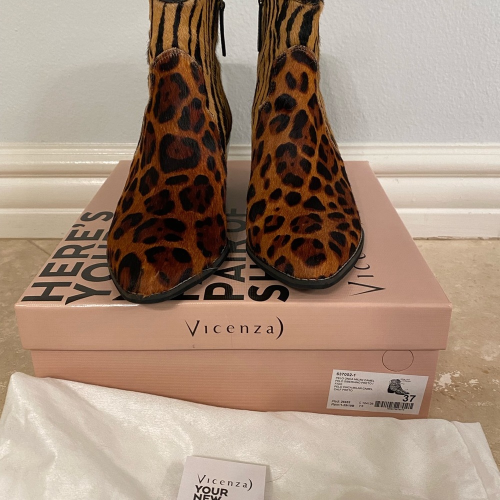 Vicenza real hair/ leather boots. Excellent condition. Size 37 US 8 from Brazil